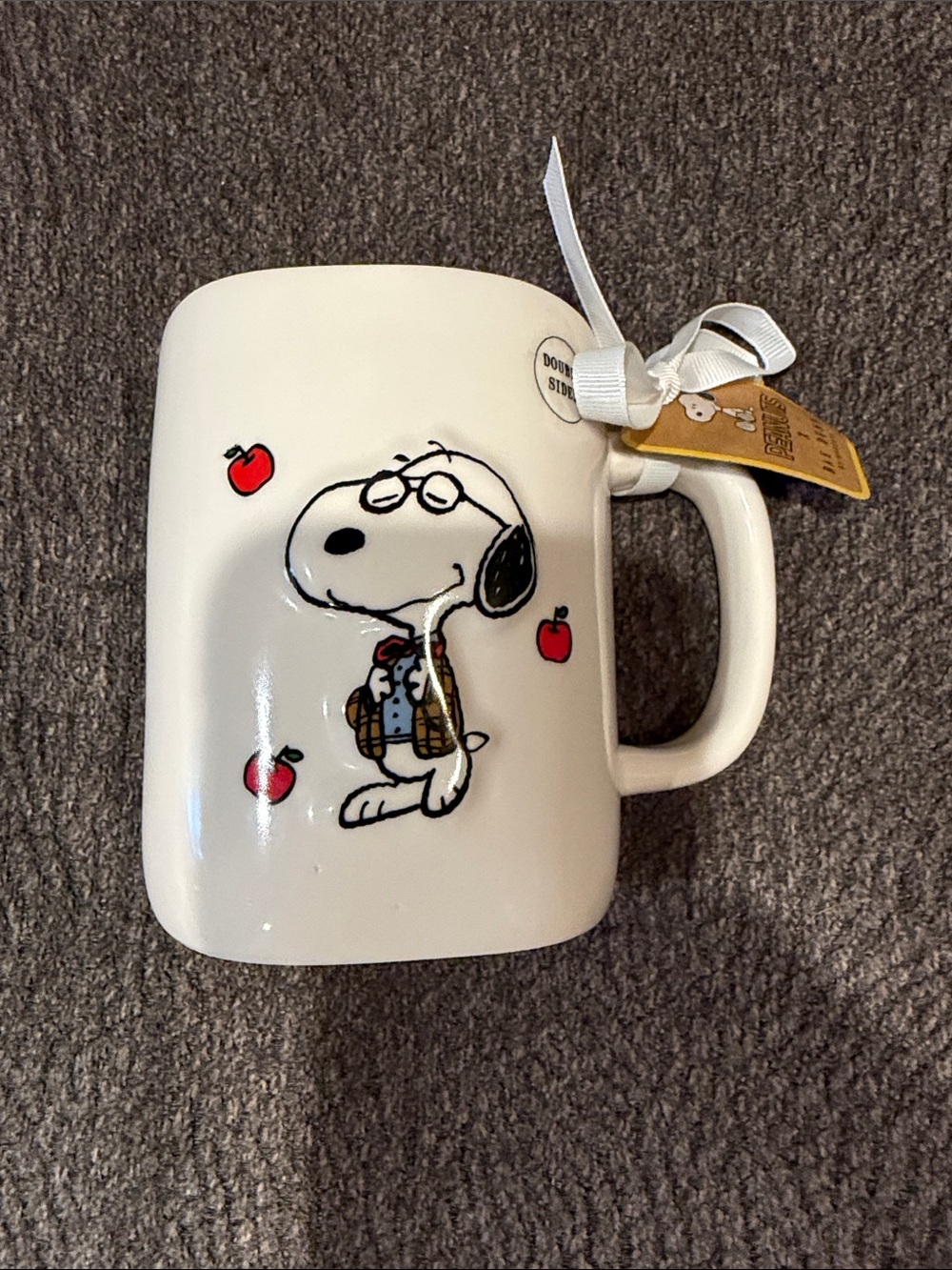Snoopy Ceramic Mug with Apple Motif & # 1 Teacher
